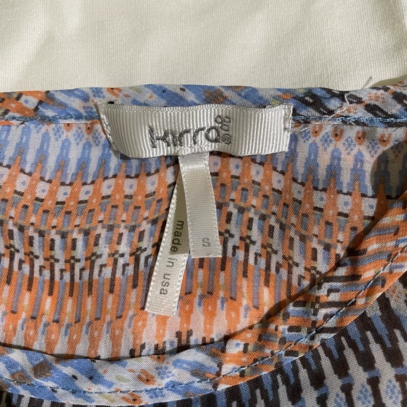 Adjustable sheer patterned top - Picture 6 of 7